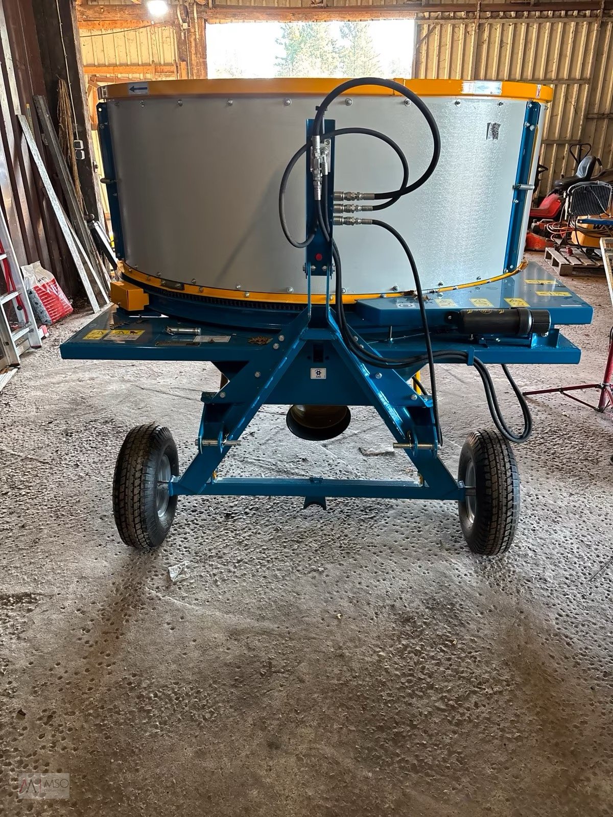 Einstreutechnik of the type Kidd 807 Einstreugerät Ballenauflöser Ballenhäcksler, Neumaschine in Berumerfehn (Picture 2)