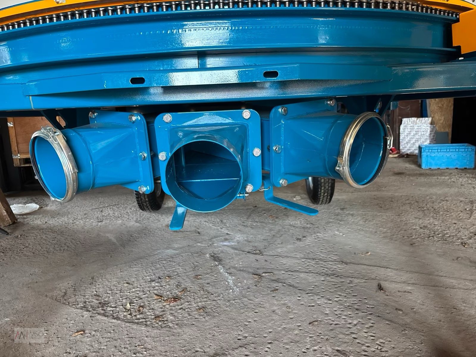 Einstreutechnik of the type Kidd 807 Einstreugerät Ballenauflöser Ballenhäcksler, Neumaschine in Berumerfehn (Picture 3)