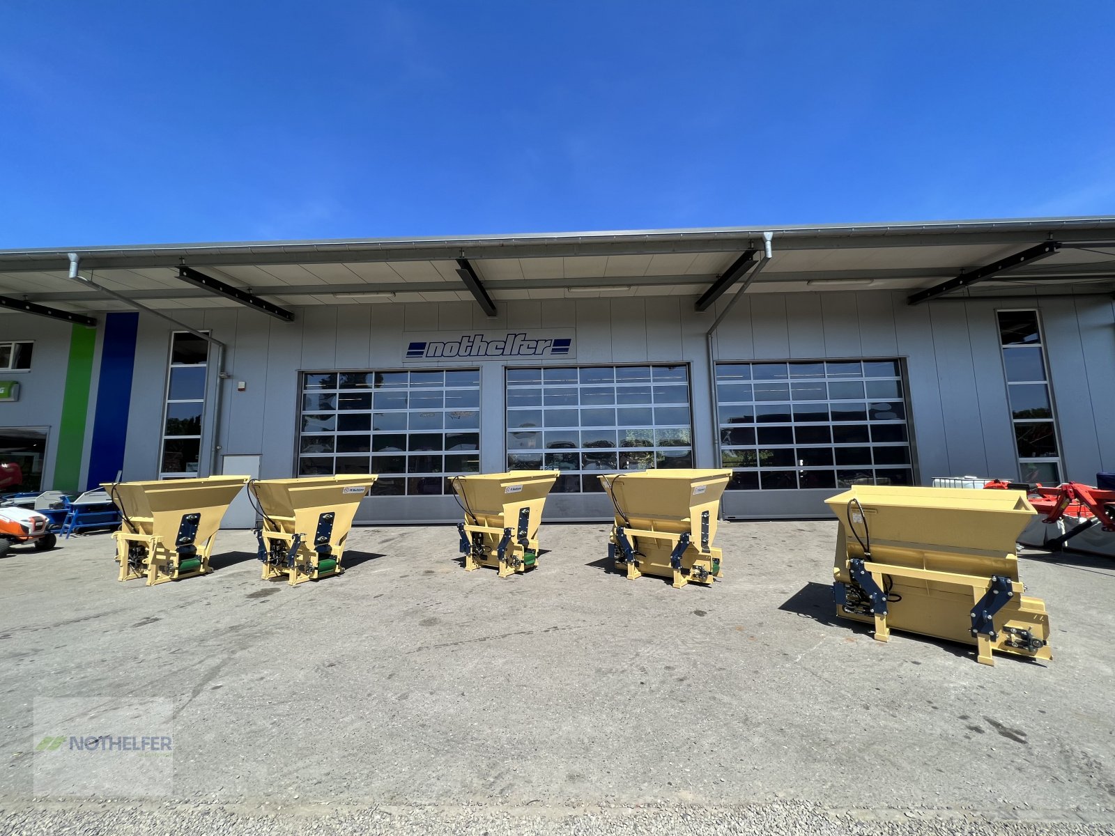 Einstreutechnik of the type Kolaszewski Einstreugeräte in verschiedenen Größen *Große Auswahl*, Neumaschine in Pforzen (Picture 2)