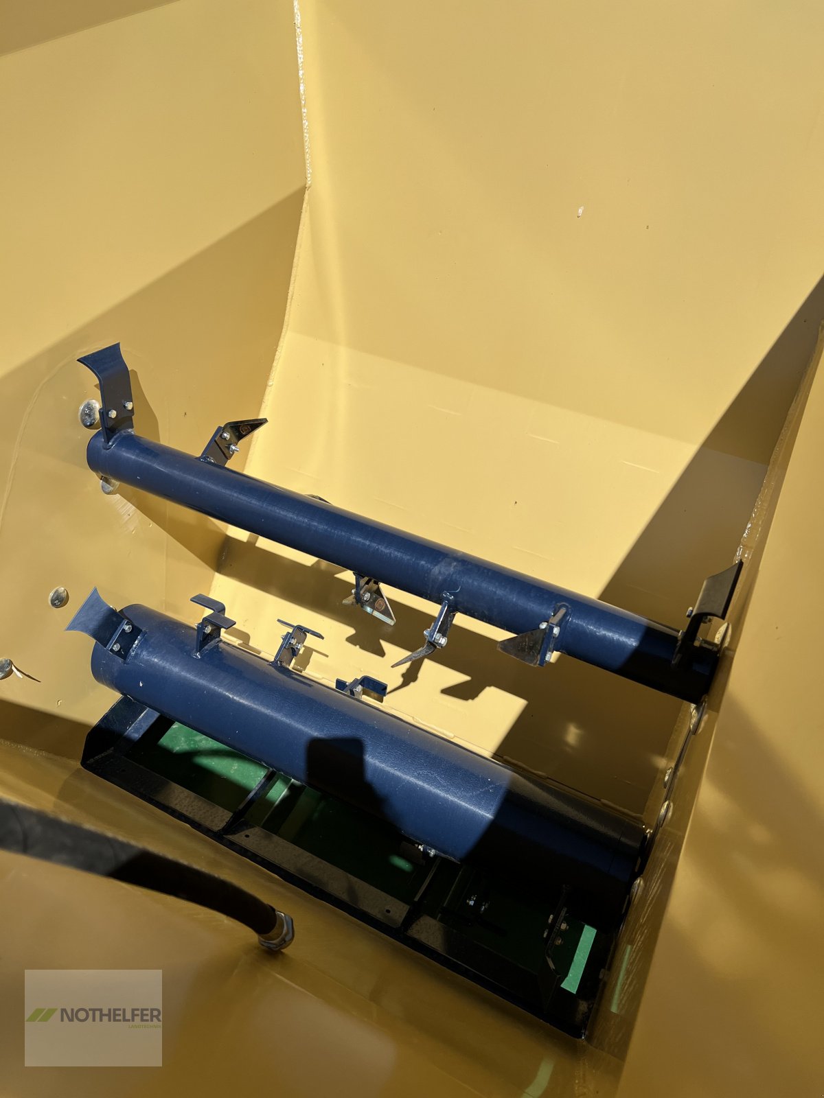 Einstreutechnik of the type Kolaszewski Einstreugeräte in verschiedenen Größen *Große Auswahl*, Neumaschine in Pforzen (Picture 7)