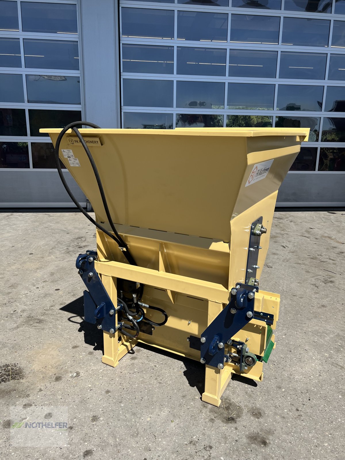 Einstreutechnik of the type Kolaszewski Einstreugeräte in verschiedenen Größen *Große Auswahl*, Neumaschine in Pforzen (Picture 8)