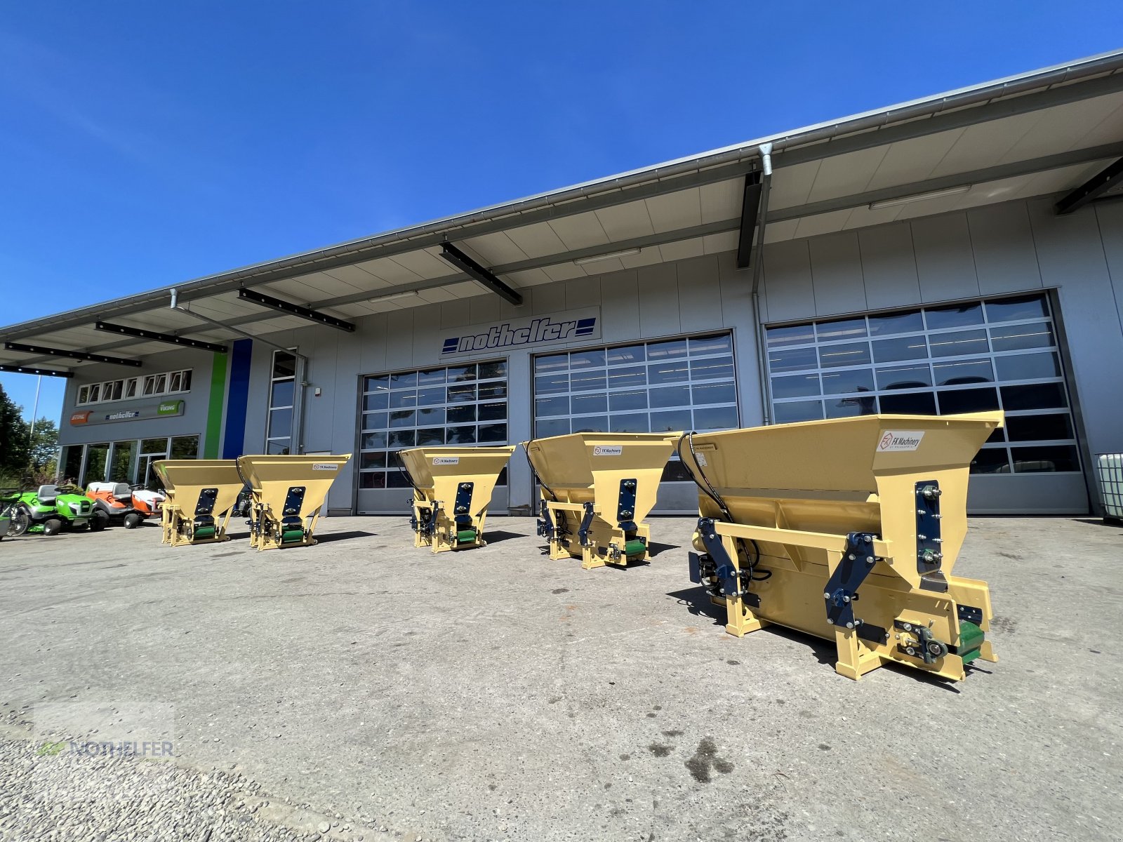 Einstreutechnik of the type Kolaszewski Einstreugeräte in verschiedenen Größen *Große Auswahl*, Neumaschine in Pforzen (Picture 11)