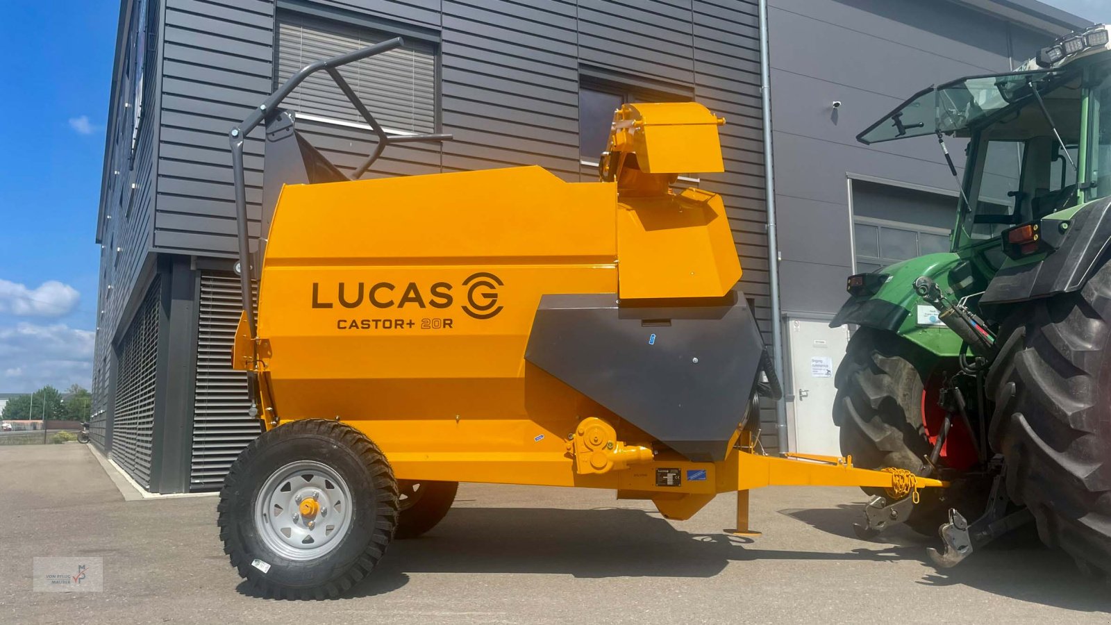 Einstreutechnik of the type Lucas Castor+ 20 R, Neumaschine in Mahlberg-Orschweier (Picture 1)