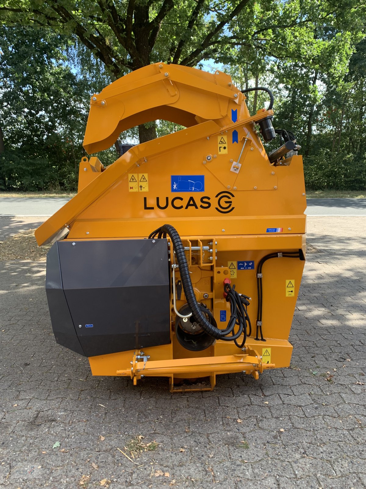 Einstreutechnik of the type Lucas Castor 20, Neumaschine in Königsmoor (Picture 1)