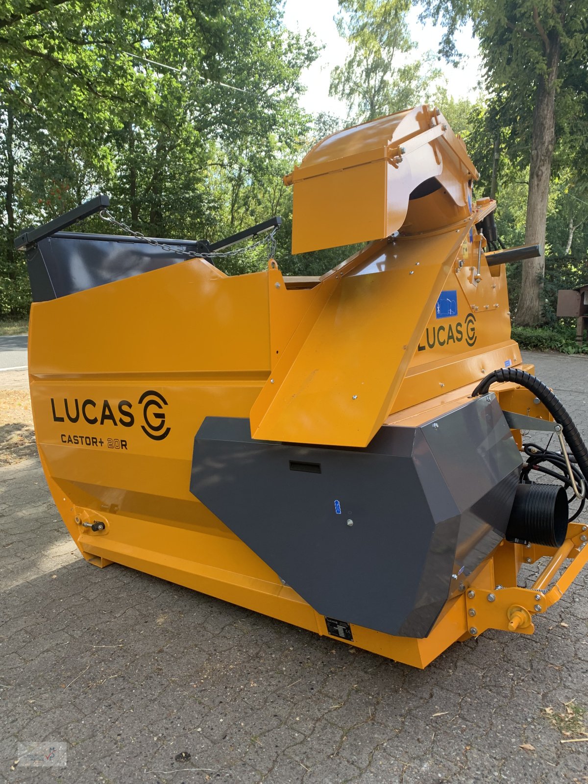 Einstreutechnik of the type Lucas Castor 20, Neumaschine in Königsmoor (Picture 4)