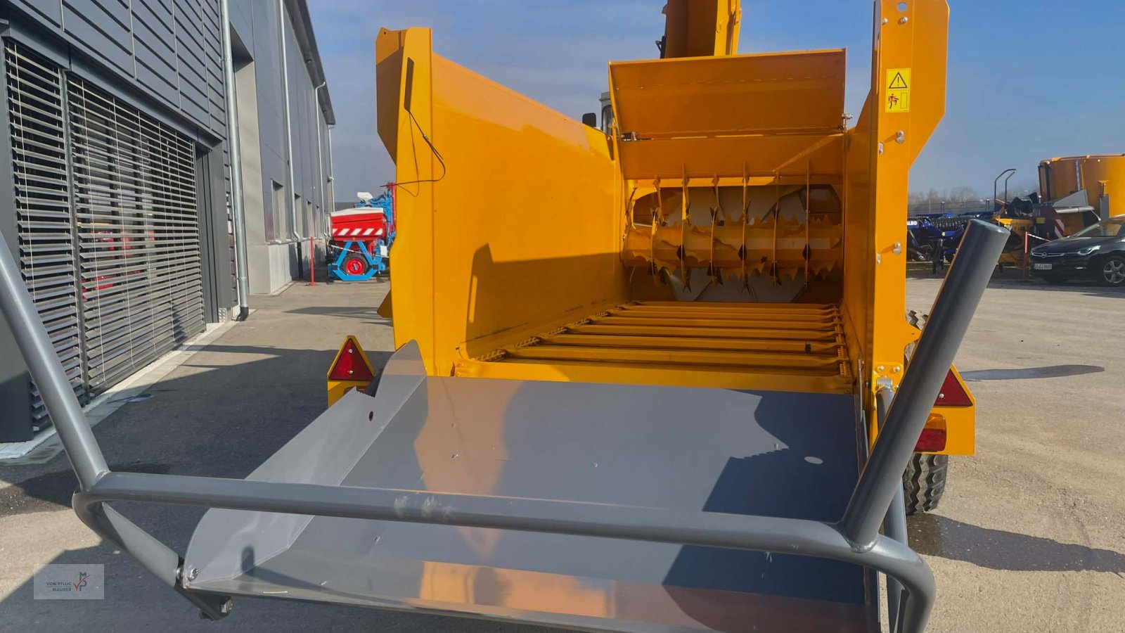 Einstreutechnik of the type Lucas Castor + 80 R, Neumaschine in Mahlberg-Orschweier (Picture 3)