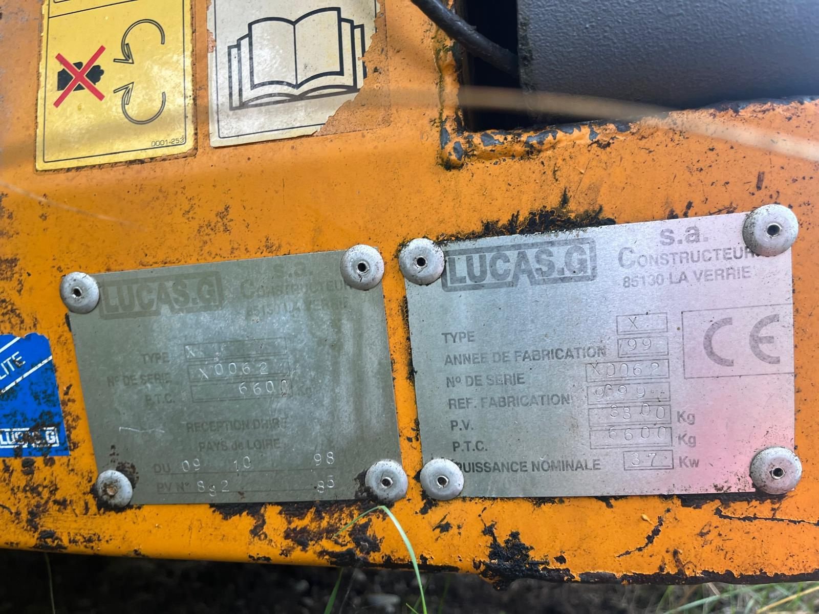 Einstreutechnik of the type Lucas Einstreuwagen, Gebrauchtmaschine in Feldkirchen (Picture 6)