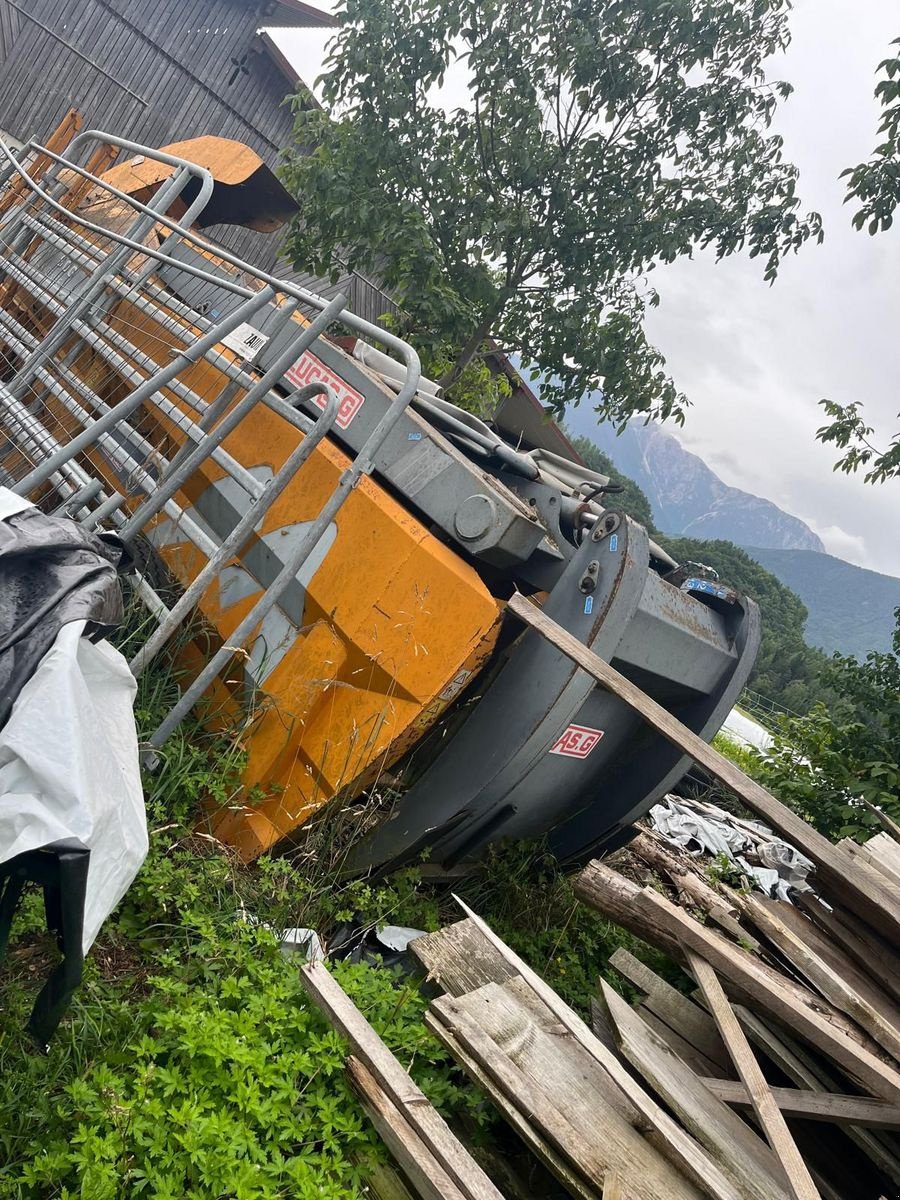 Einstreutechnik of the type Lucas Einstreuwagen, Gebrauchtmaschine in Feldkirchen (Picture 1)