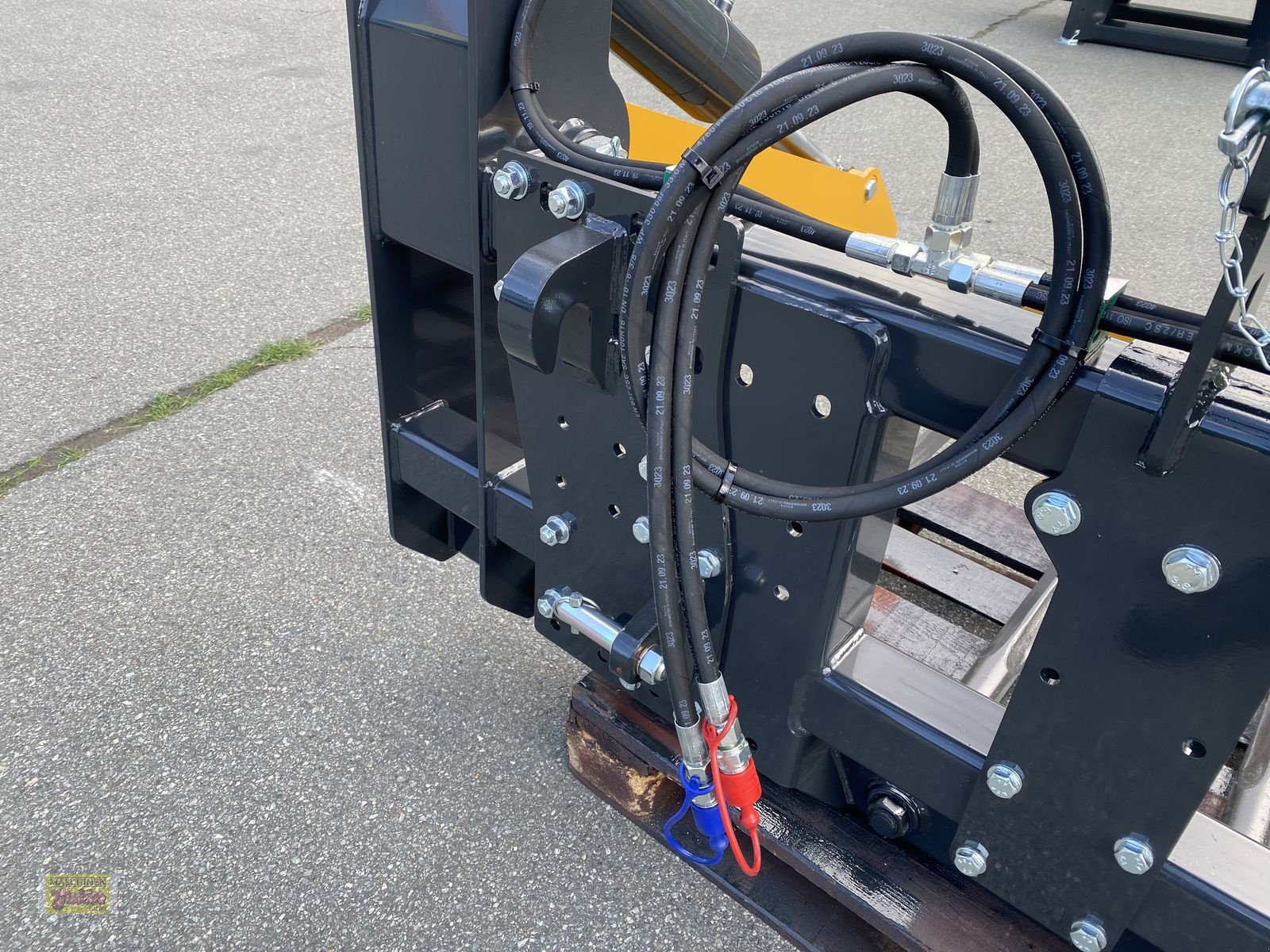 Einstreutechnik des Typs Mammut Ballenschneider Power Cut 3-Punkt-Euroaufnahme, Neumaschine in Kötschach (Bild 16)