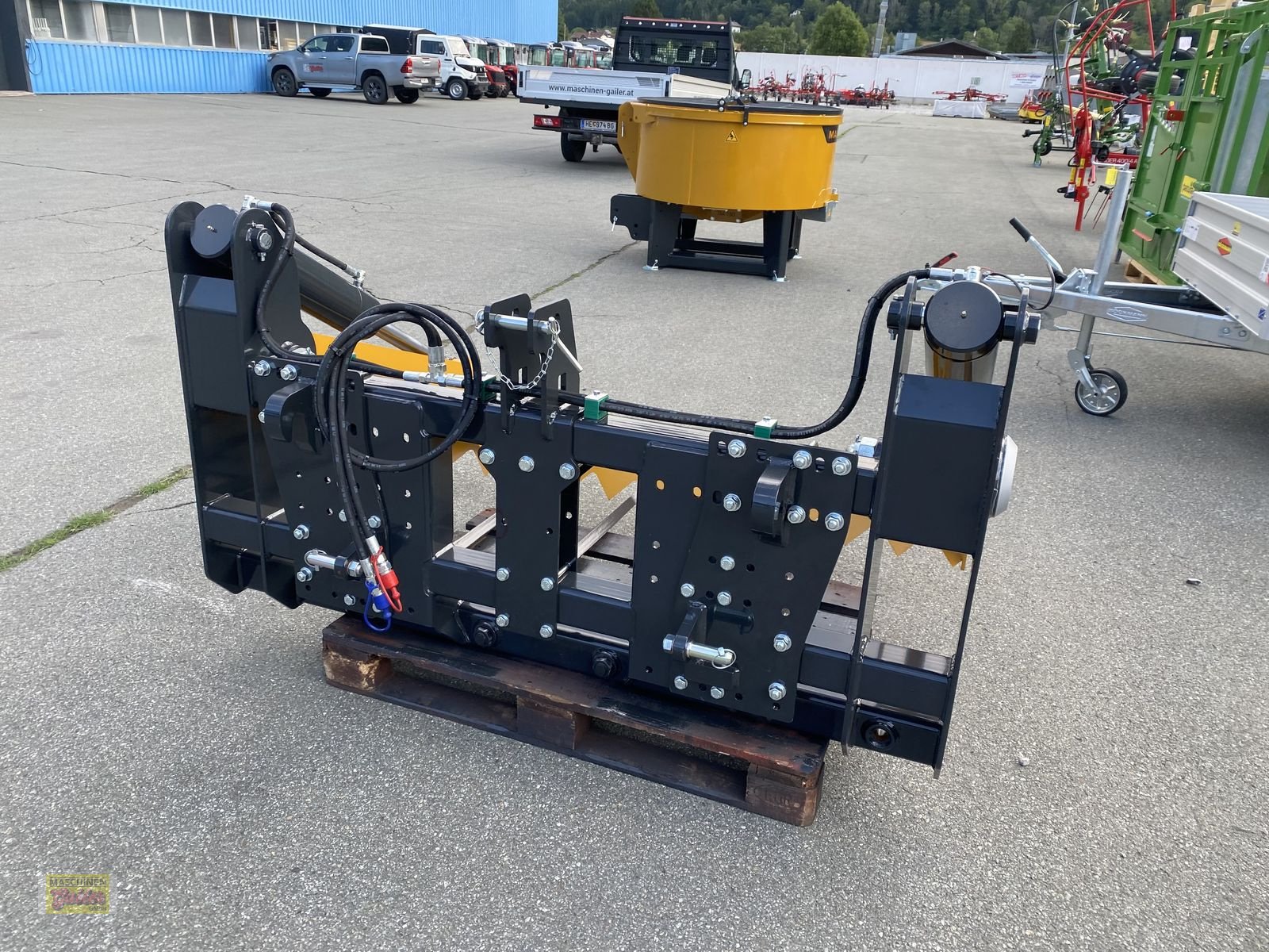 Einstreutechnik des Typs Mammut Ballenschneider Power Cut 3-Punkt-Euroaufnahme, Neumaschine in Kötschach (Bild 11)