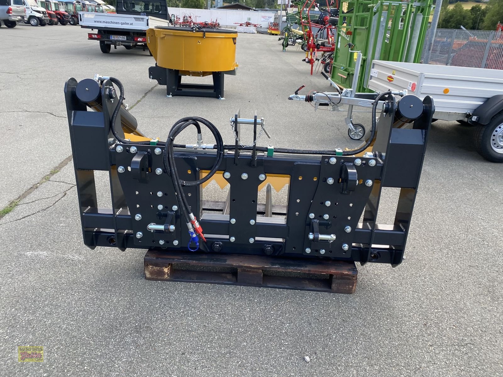 Einstreutechnik des Typs Mammut Ballenschneider Power Cut 3-Punkt-Euroaufnahme, Neumaschine in Kötschach (Bild 12)