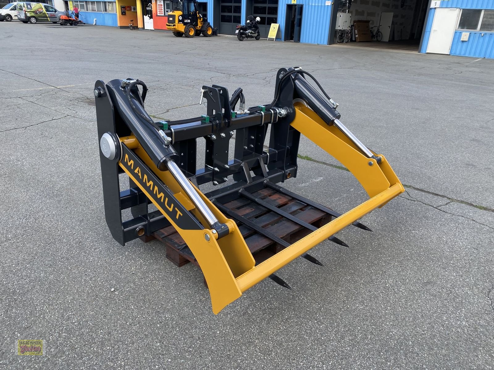 Einstreutechnik des Typs Mammut Ballenschneider Power Cut 3-Punkt-Euroaufnahme, Neumaschine in Kötschach (Bild 7)