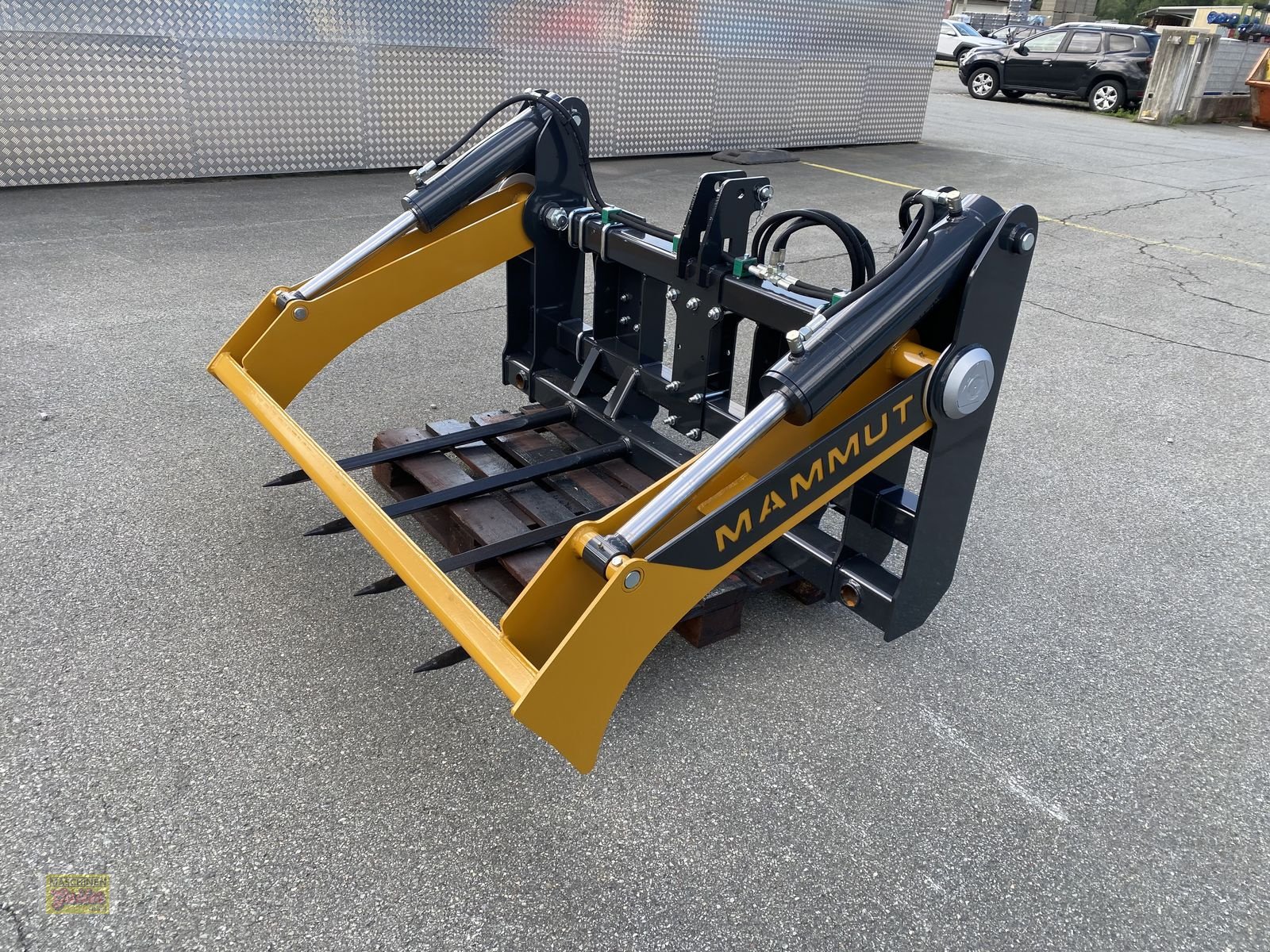 Einstreutechnik des Typs Mammut Ballenschneider Power Cut 3-Punkt-Euroaufnahme, Neumaschine in Kötschach (Bild 1)