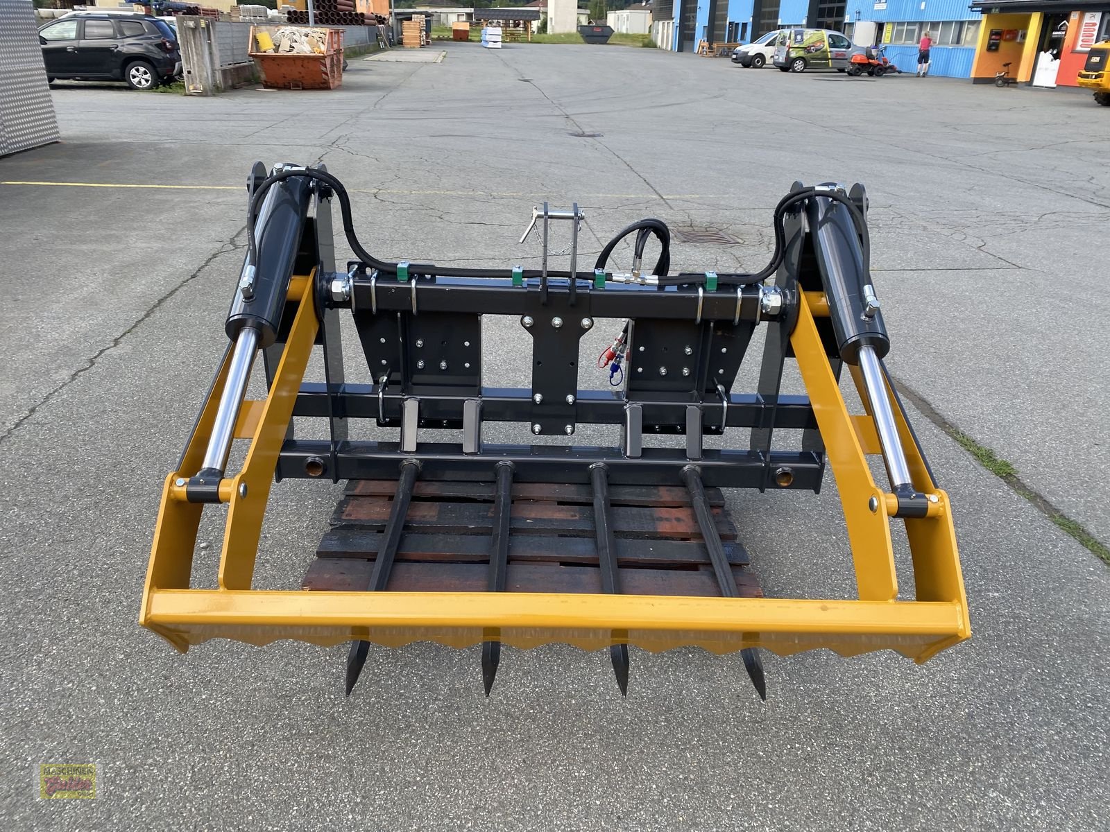 Einstreutechnik des Typs Mammut Ballenschneider Power Cut 3-Punkt-Euroaufnahme, Neumaschine in Kötschach (Bild 4)