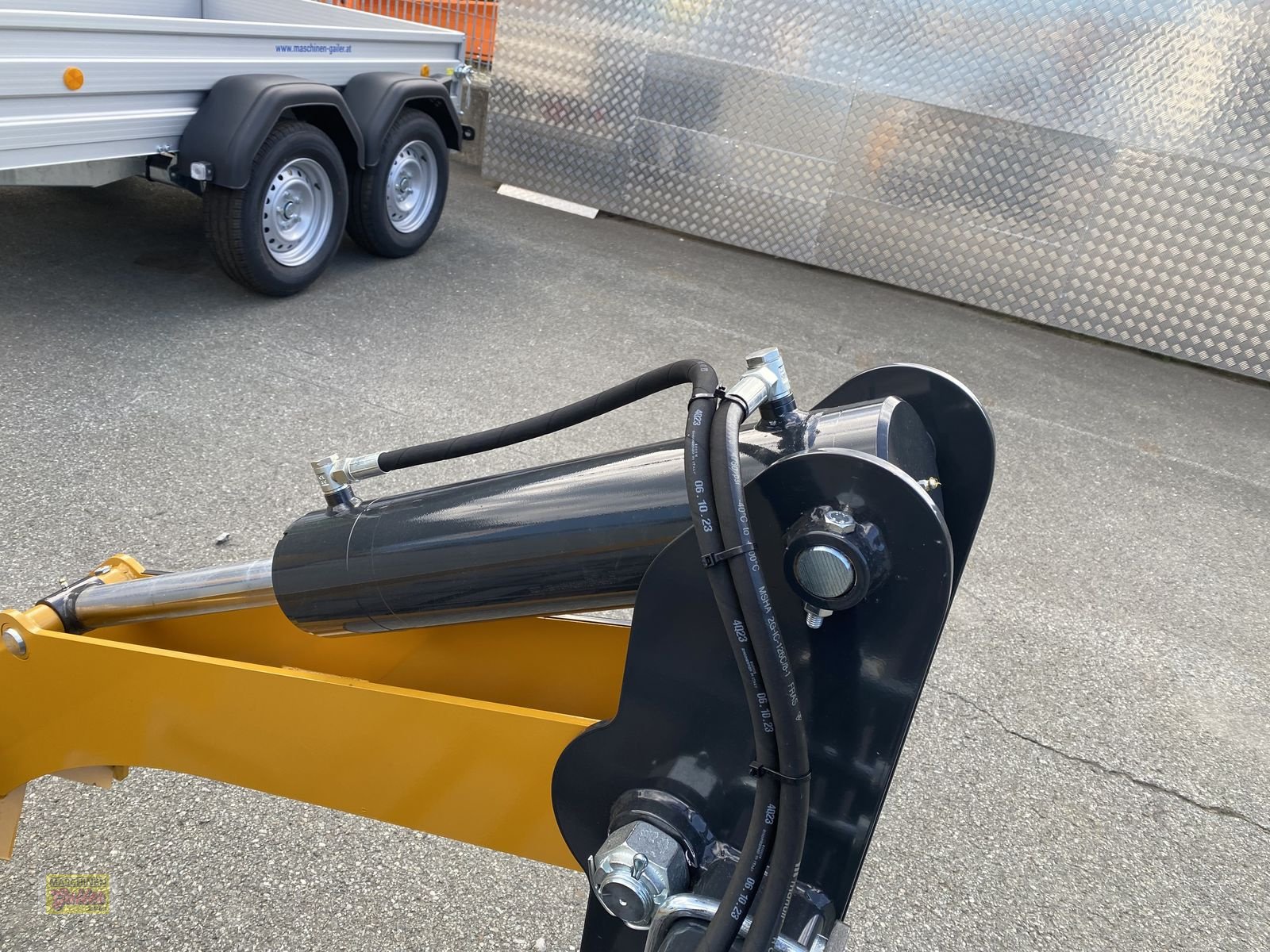 Einstreutechnik des Typs Mammut Ballenschneider Power Cut 3-Punkt-Euroaufnahme, Neumaschine in Kötschach (Bild 19)