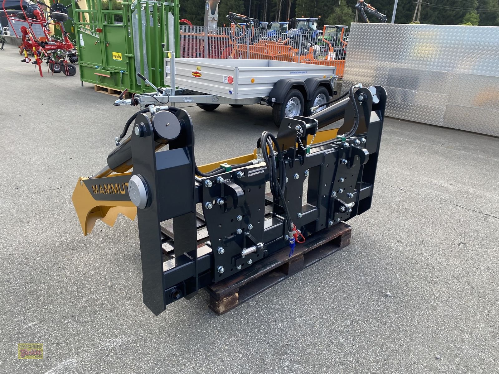 Einstreutechnik des Typs Mammut Ballenschneider Power Cut 3-Punkt-Euroaufnahme, Neumaschine in Kötschach (Bild 14)