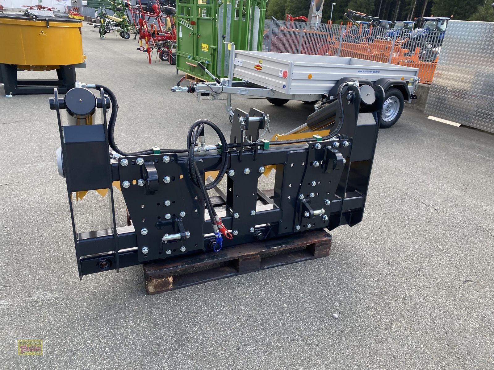 Einstreutechnik des Typs Mammut Ballenschneider Power Cut 3-Punkt-Euroaufnahme, Neumaschine in Kötschach (Bild 13)