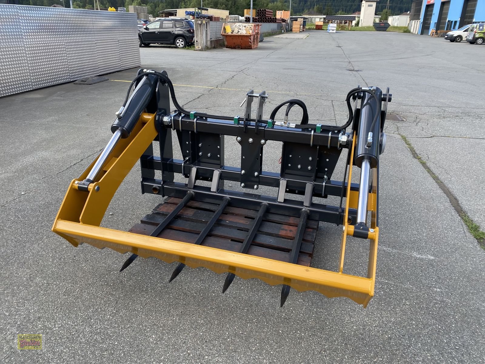 Einstreutechnik des Typs Mammut Ballenschneider Power Cut 3-Punkt-Euroaufnahme, Neumaschine in Kötschach (Bild 3)