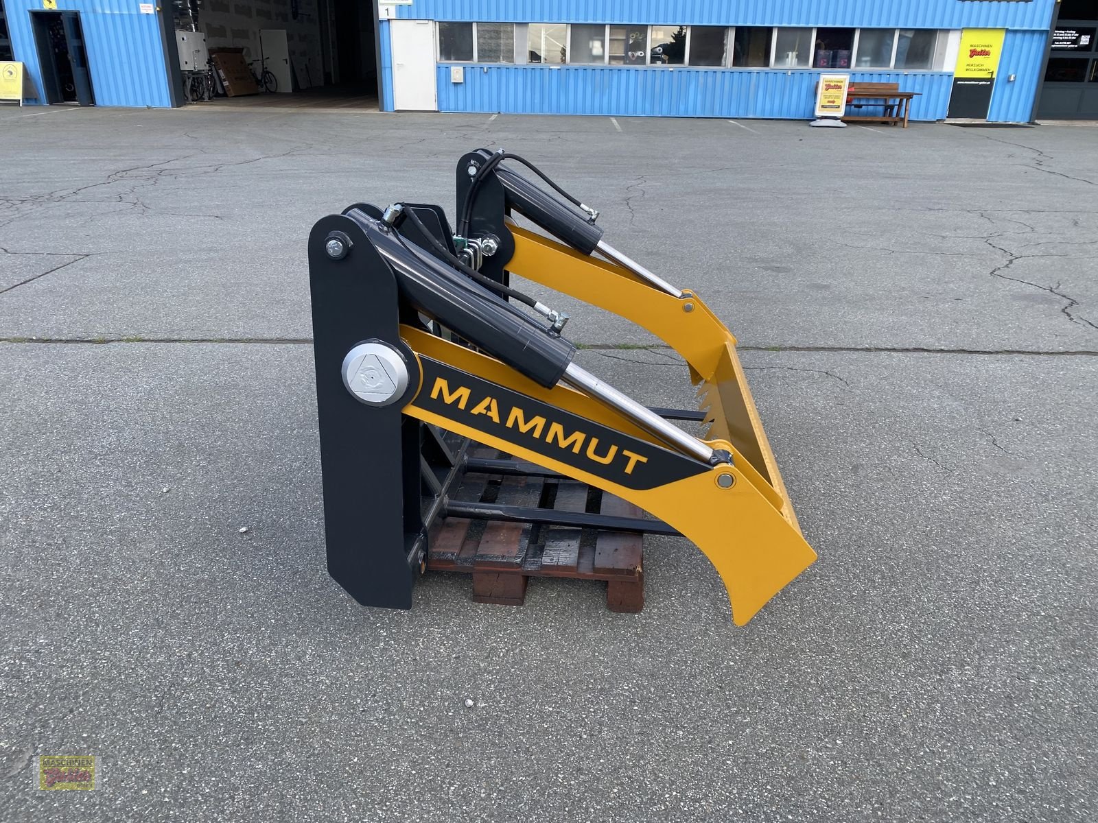 Einstreutechnik des Typs Mammut Ballenschneider Power Cut 3-Punkt-Euroaufnahme, Neumaschine in Kötschach (Bild 8)