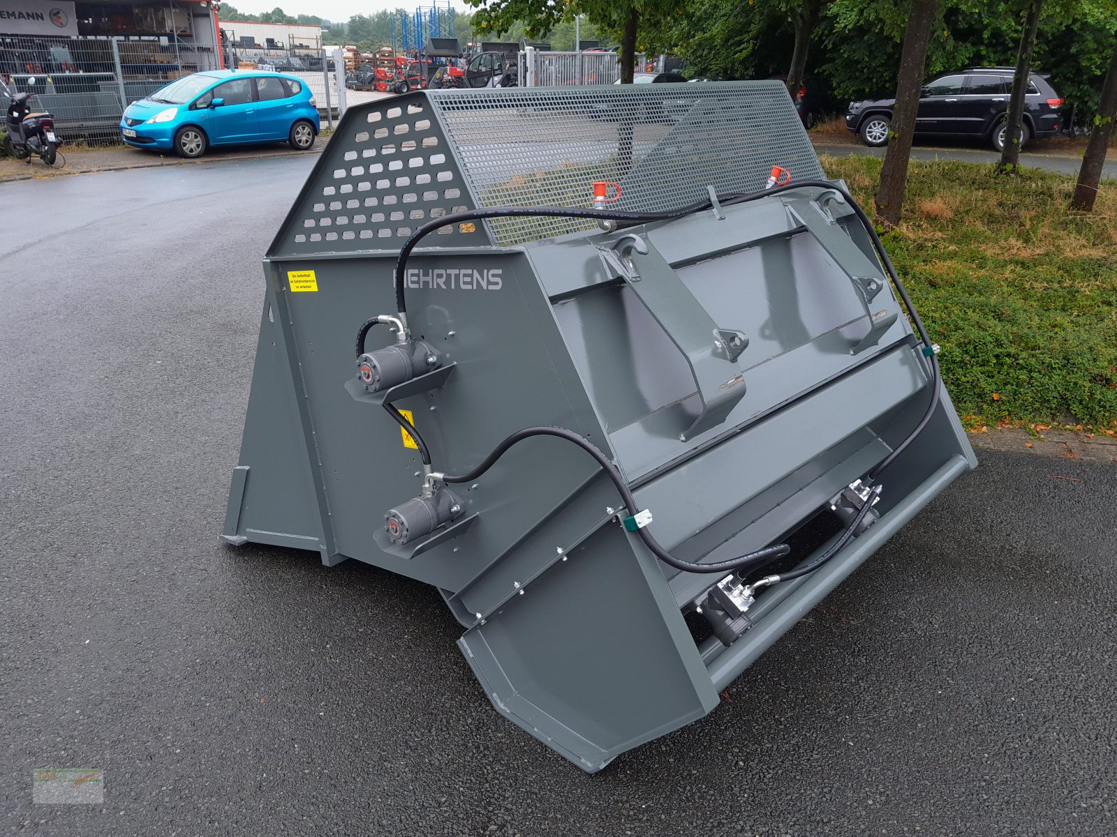 Einstreutechnik des Typs Mehrtens Strohhexe, Neumaschine in Ingelfingen-Stachenhausen (Bild 5)