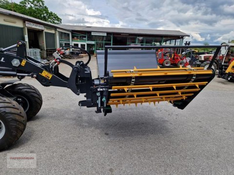 Einstreutechnik Türe ait Sonstige Dominator Rundballenauflöser Top Aktion, Gebrauchtmaschine içinde Tarsdorf (resim 2)