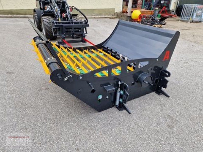 Einstreutechnik Türe ait Sonstige Dominator Rundballenauflöser Top Aktion, Gebrauchtmaschine içinde Tarsdorf (resim 7)