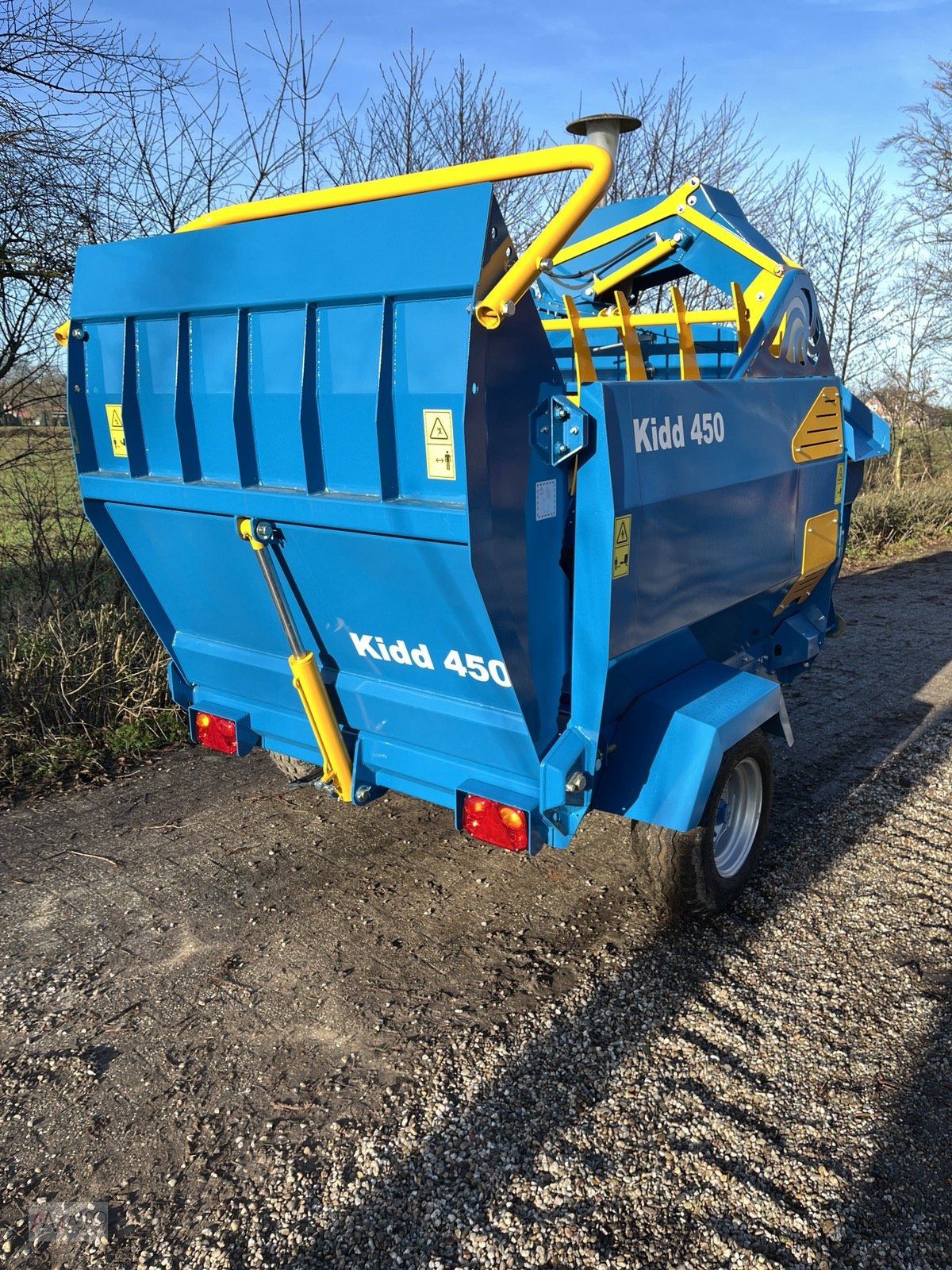 Einstreutechnik of the type Sonstige Kidd 450 Einstreugerät, Neumaschine in Südbrookmerland (Picture 7)