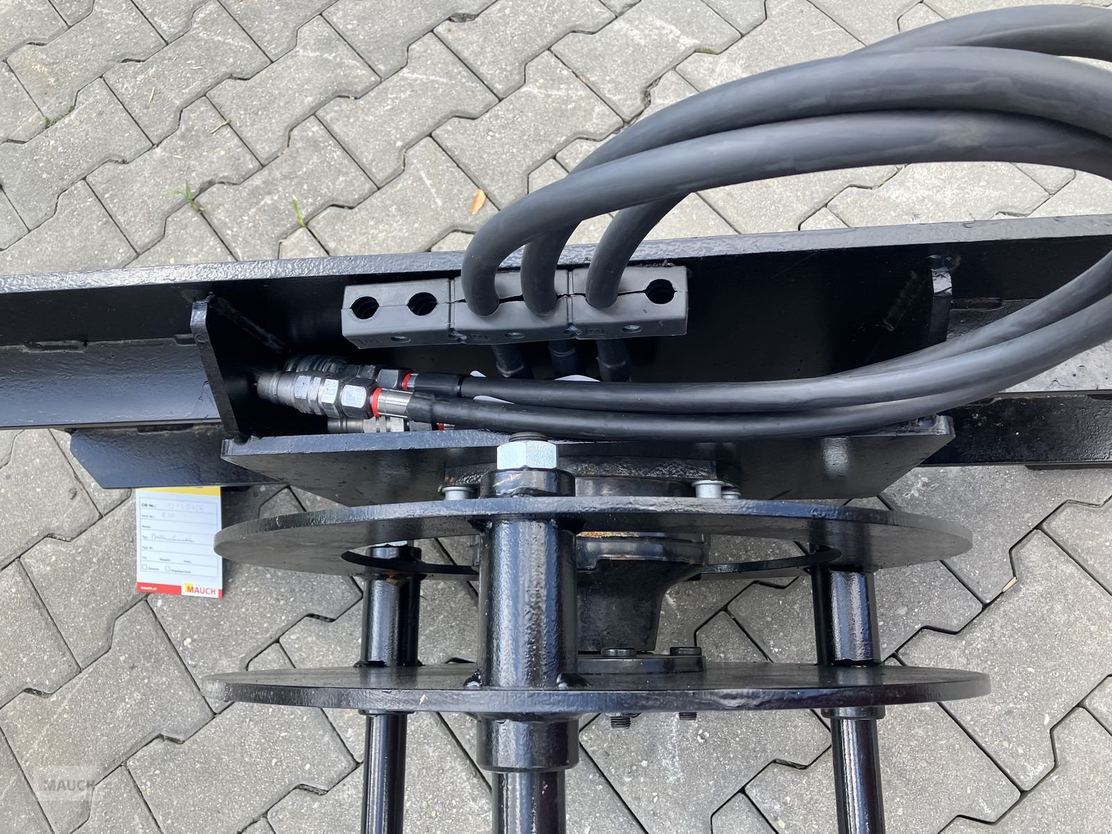 Einstreutechnik of the type Sonstige Rundballenabwickler hydraulisch, Neumaschine in Burgkirchen (Picture 3)