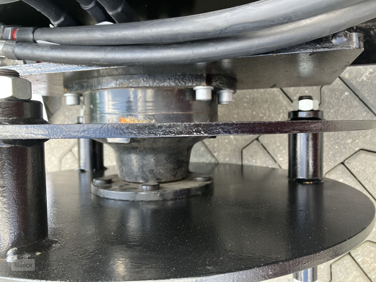 Einstreutechnik of the type Sonstige Rundballenabwickler hydraulisch, Neumaschine in Burgkirchen (Picture 4)