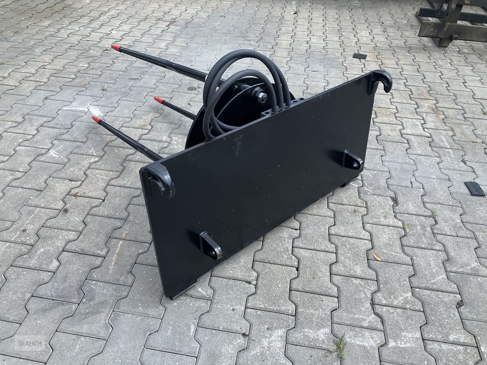 Einstreutechnik of the type Sonstige Rundballenabwickler hydraulisch, Neumaschine in Burgkirchen (Picture 2)