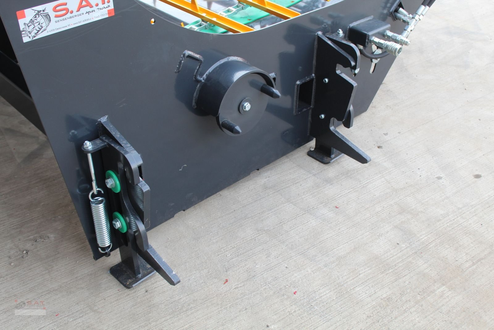 Einstreutechnik des Typs Sonstige SAT Rundballenabroller-Silage-Heu-Stroh, Neumaschine in Eberschwang (Bild 15)
