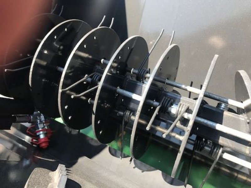 Einstreutechnik des Typs Sonstige Thaler Einstreugerät 1,50m mit Euroaufnahme, Neumaschine in Tamsweg (Bild 15)