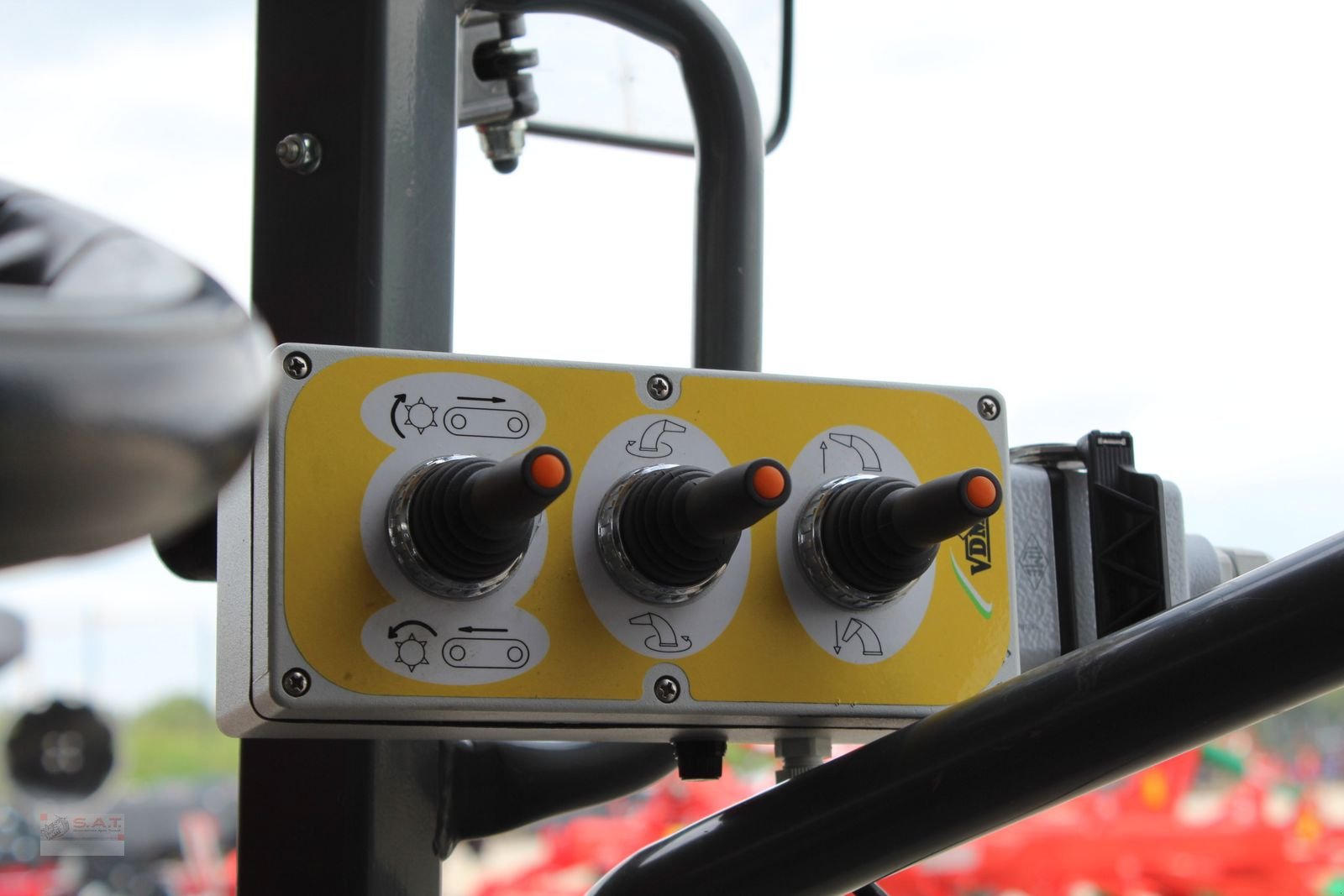 Einstreutechnik of the type VDMJ 140 Z-Einstreumaschine-Einstreugerät, Neumaschine in Eberschwang (Picture 2)