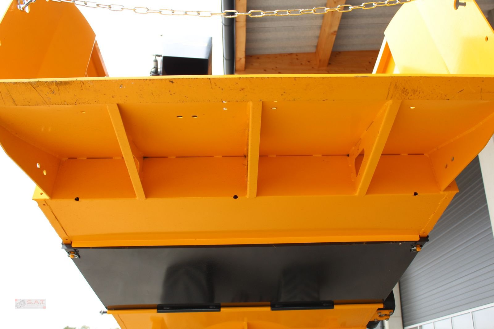 Einstreutechnik of the type VDMJ 140 Z-Einstreumaschine-Einstreugerät, Neumaschine in Eberschwang (Picture 20)