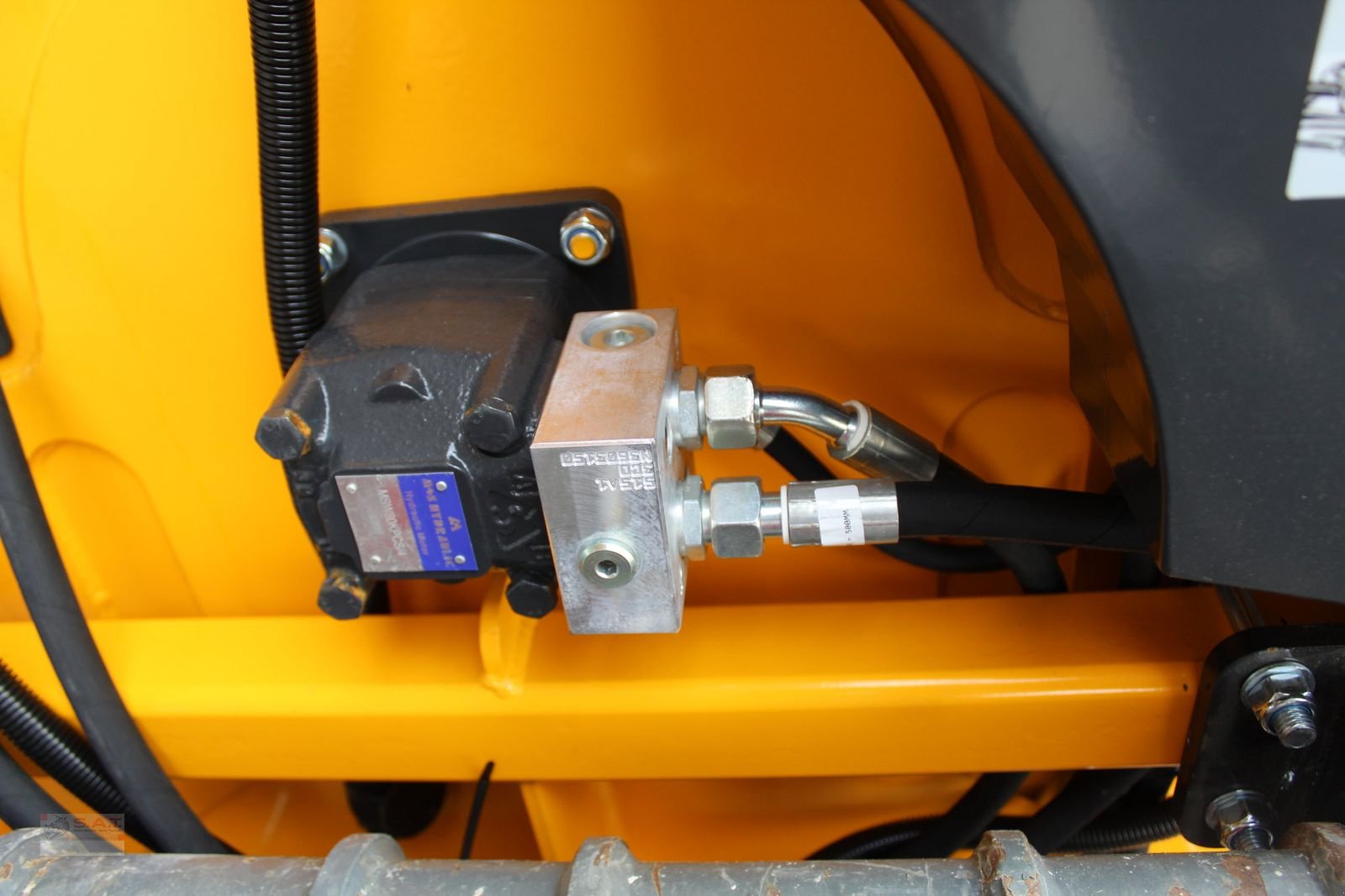 Einstreutechnik of the type VDMJ 140 Z-Einstreumaschine-Einstreugerät, Neumaschine in Eberschwang (Picture 16)