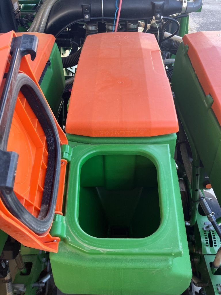 Einzelkornsägerät of the type Amazone Precea 4500-2CC, Gebrauchtmaschine in MORLHON LE HAUT (Picture 10)