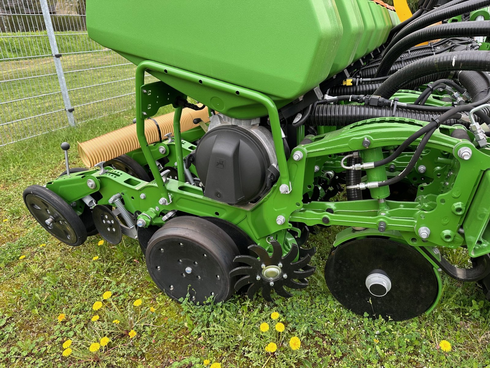 Einzelkornsägerät des Typs Amazone Precea 6000-2FCC + FTender, Neumaschine in Kruckow (Bild 3)