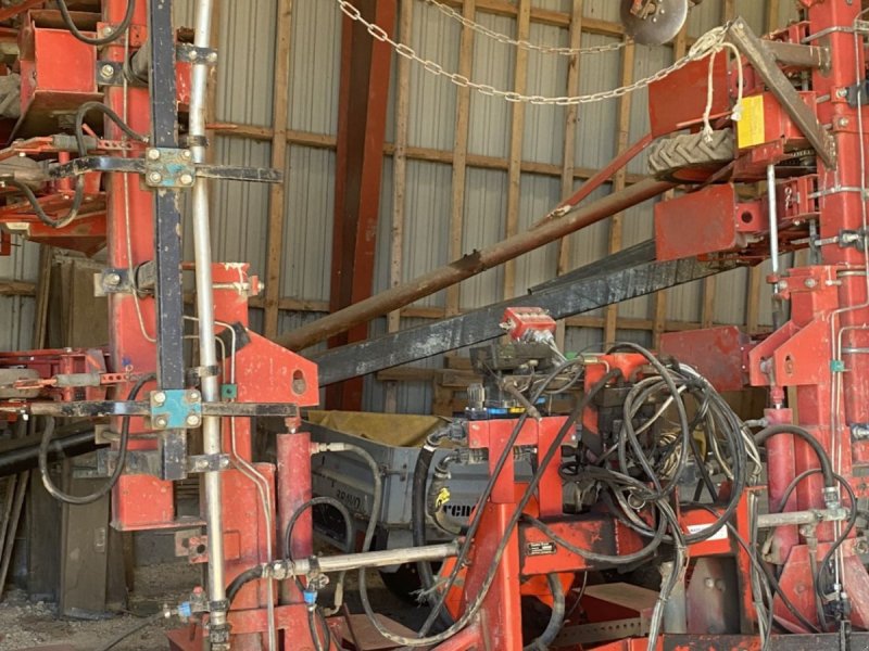 Einzelkornsägerät des Typs Becker 12 rækket såmaskine med udstyr til flydende gødning. Fronttank medfølger til prisen., Gebrauchtmaschine in øster ulslev