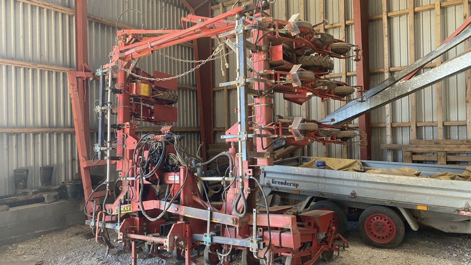 Einzelkornsägerät typu Becker 12 rækket såmaskine med udstyr til flydende gødning. Fronttank medfølger til prisen., Gebrauchtmaschine v øster ulslev (Obrázek 2)