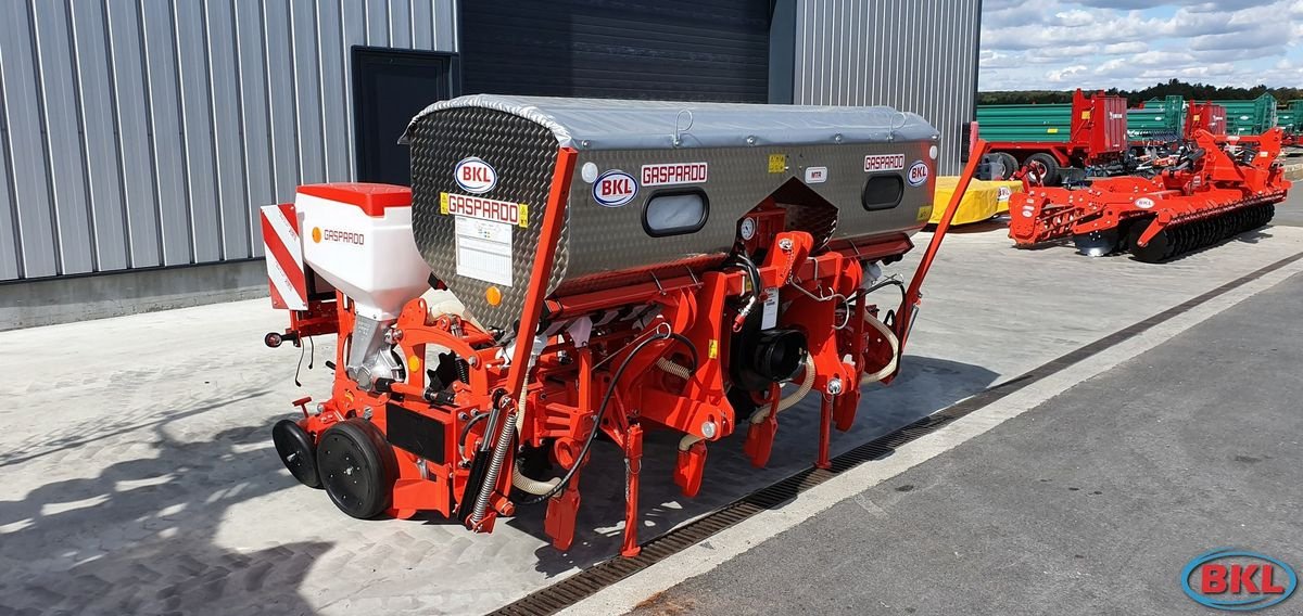 Einzelkornsägerät del tipo Gaspardo MTR 4 Reihen mit Inox Düngerstreuer, Neumaschine In Rovisce (Immagine 1)