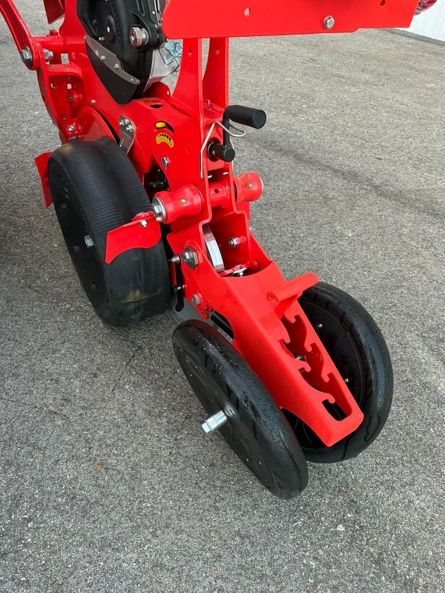 Einzelkornsägerät of the type Gaspardo MTR 4R, Neumaschine in Grund (Picture 7)