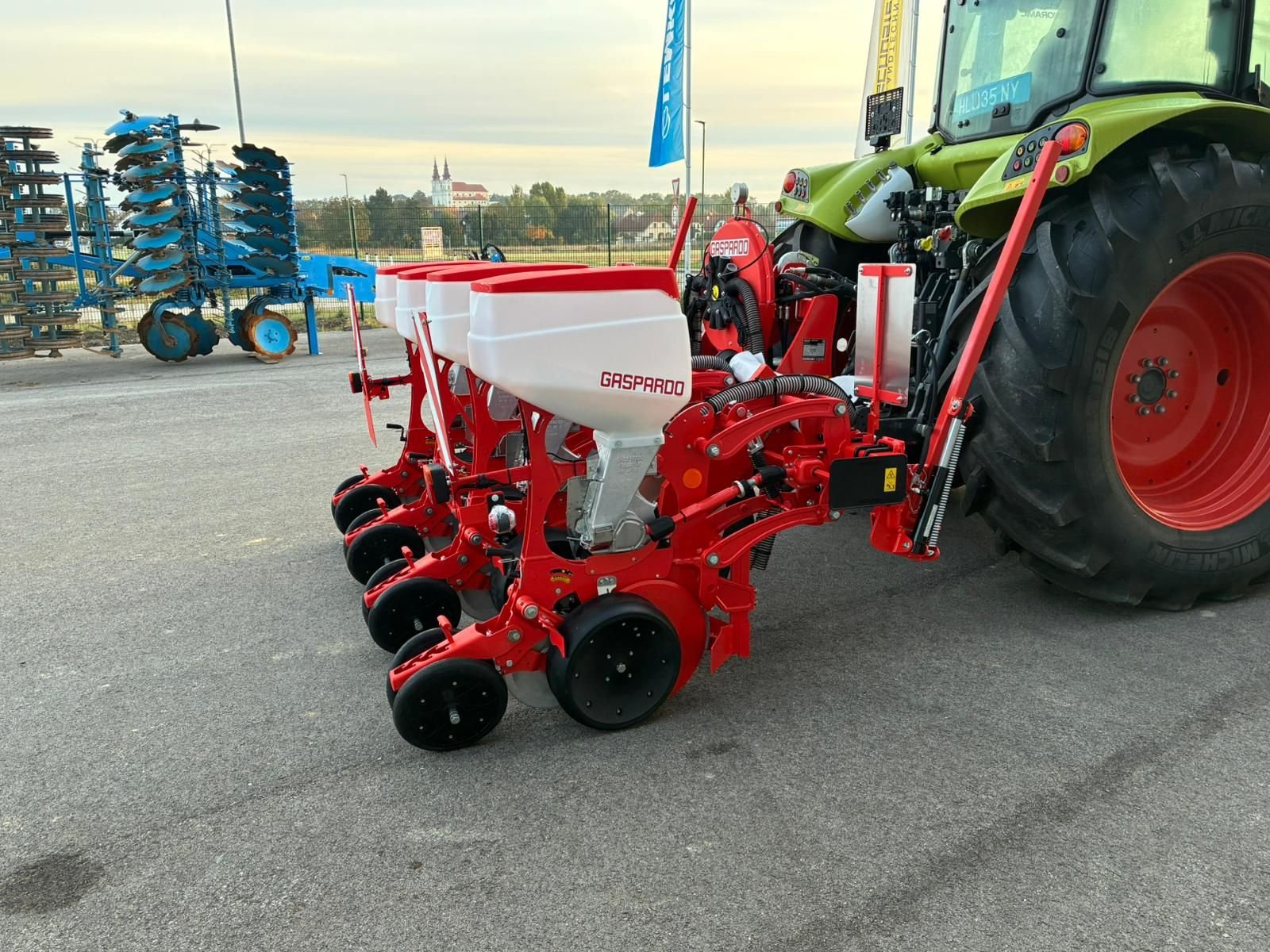 Einzelkornsägerät of the type Gaspardo MTR 4R, Neumaschine in Grund (Picture 4)