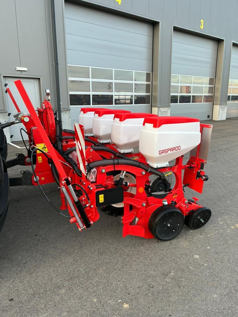 Einzelkornsägerät of the type Gaspardo MTR 4R, Neumaschine in Grund (Picture 10)