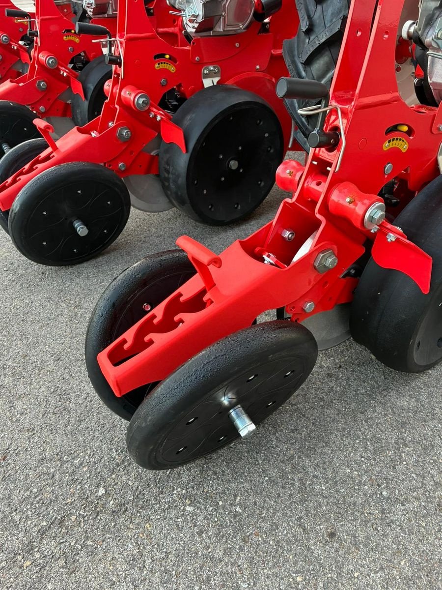 Einzelkornsägerät of the type Gaspardo MTR 4R, Neumaschine in Grund (Picture 5)