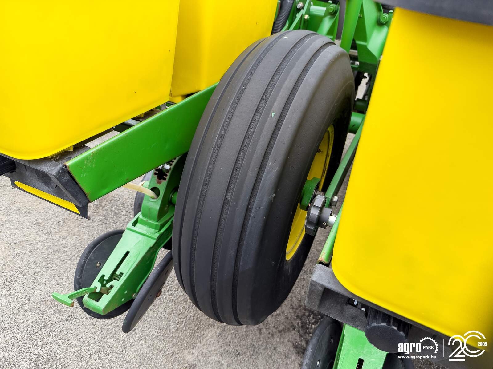 Einzelkornsägerät типа John Deere 1770NT MaxEmerge XP 16 row seeder, foldable, with Computer-Trak 350 control unit, Gebrauchtmaschine в Csengele (Фотография 26)