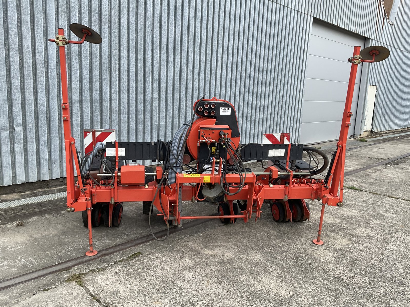 Einzelkornsägerät des Typs Kuhn 6 Reihen, Gebrauchtmaschine in Mühlhausen-Ehingen (Bild 1)