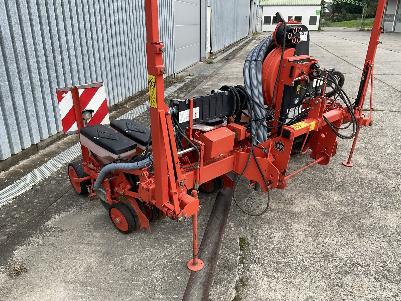 Einzelkornsägerät des Typs Kuhn 6 Reihen, Gebrauchtmaschine in Mühlhausen-Ehingen (Bild 2)