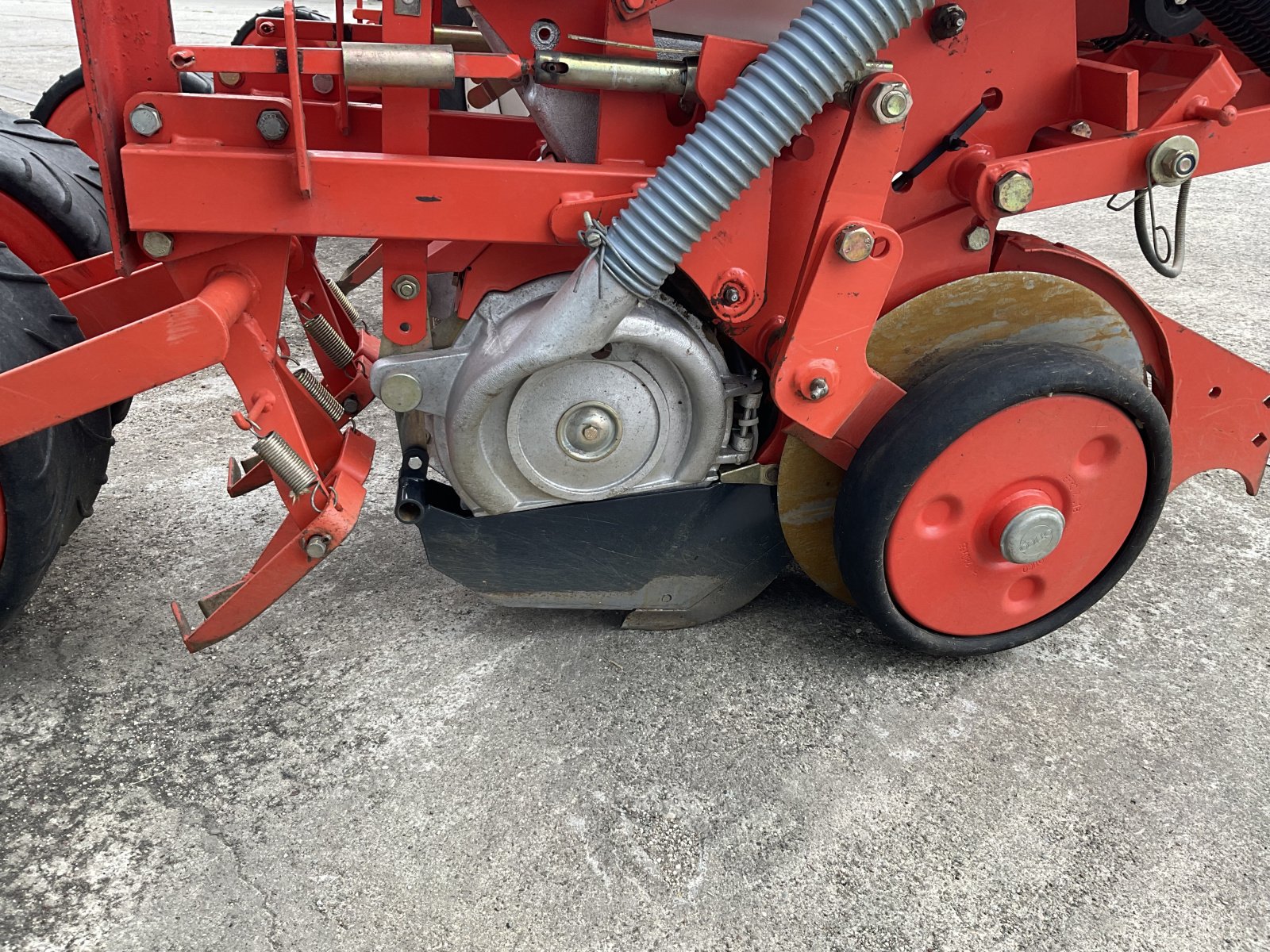 Einzelkornsägerät des Typs Kuhn 6 Reihen, Gebrauchtmaschine in Mühlhausen-Ehingen (Bild 4)