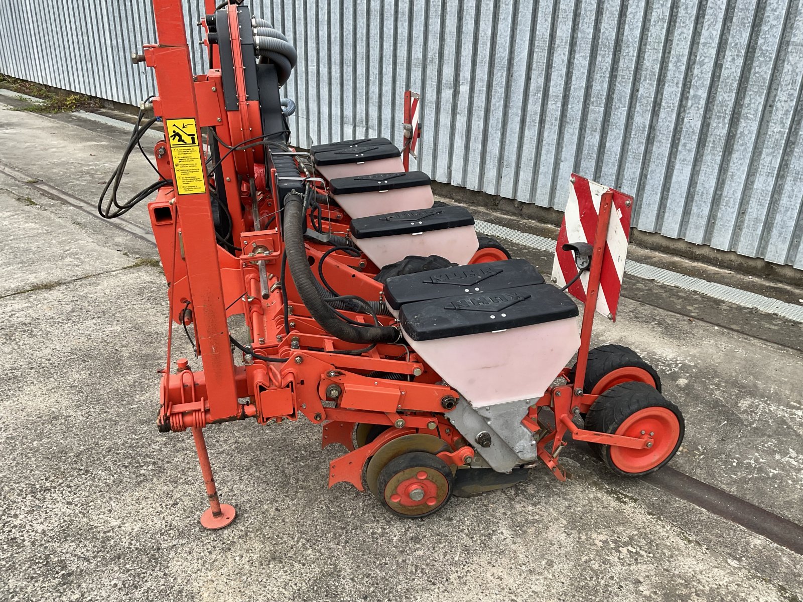 Einzelkornsägerät des Typs Kuhn 6 Reihen, Gebrauchtmaschine in Mühlhausen-Ehingen (Bild 7)