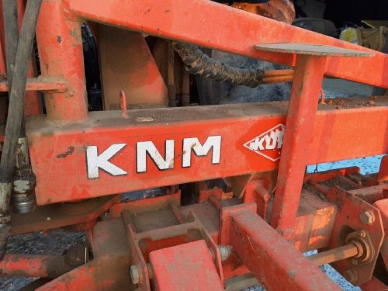 Einzelkornsägerät des Typs Kuhn KNM, Gebrauchtmaschine in VELAINES (Bild 9)